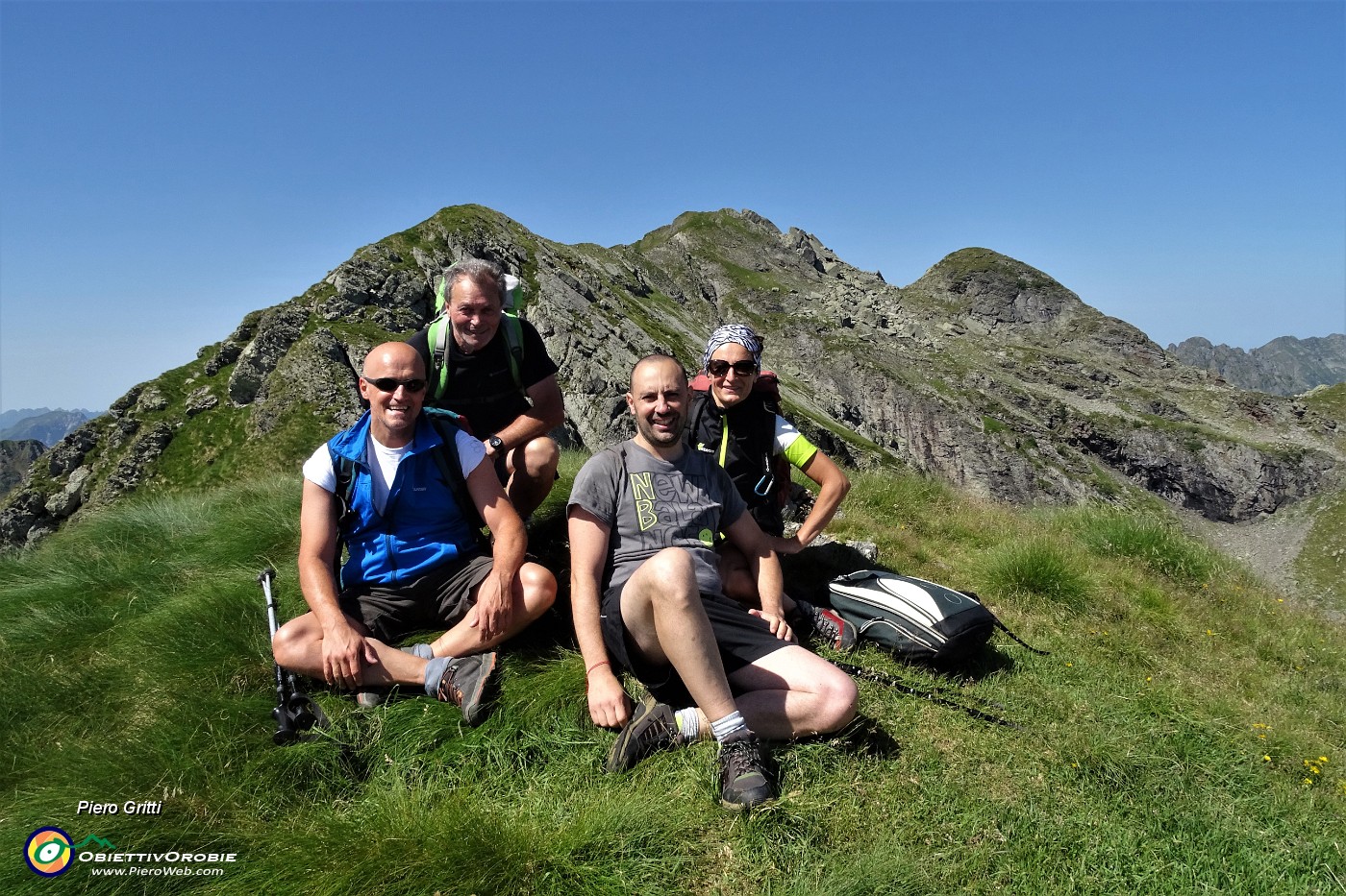 02 In vetta al Colombarolo (2309 m) con vista in Ponteranica (2378 m).JPG -                                